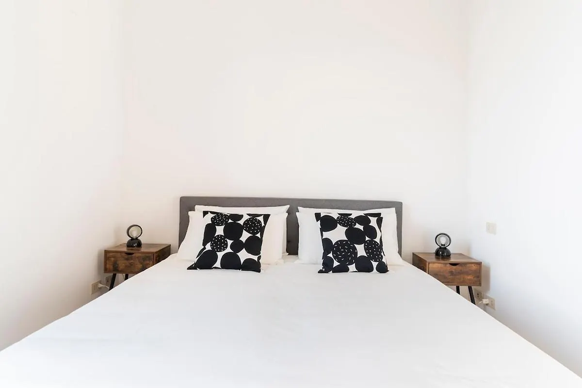 Principe House, Central Rome, 3 Bedroom 2 Bath, Elegant Apartment Full Of Light