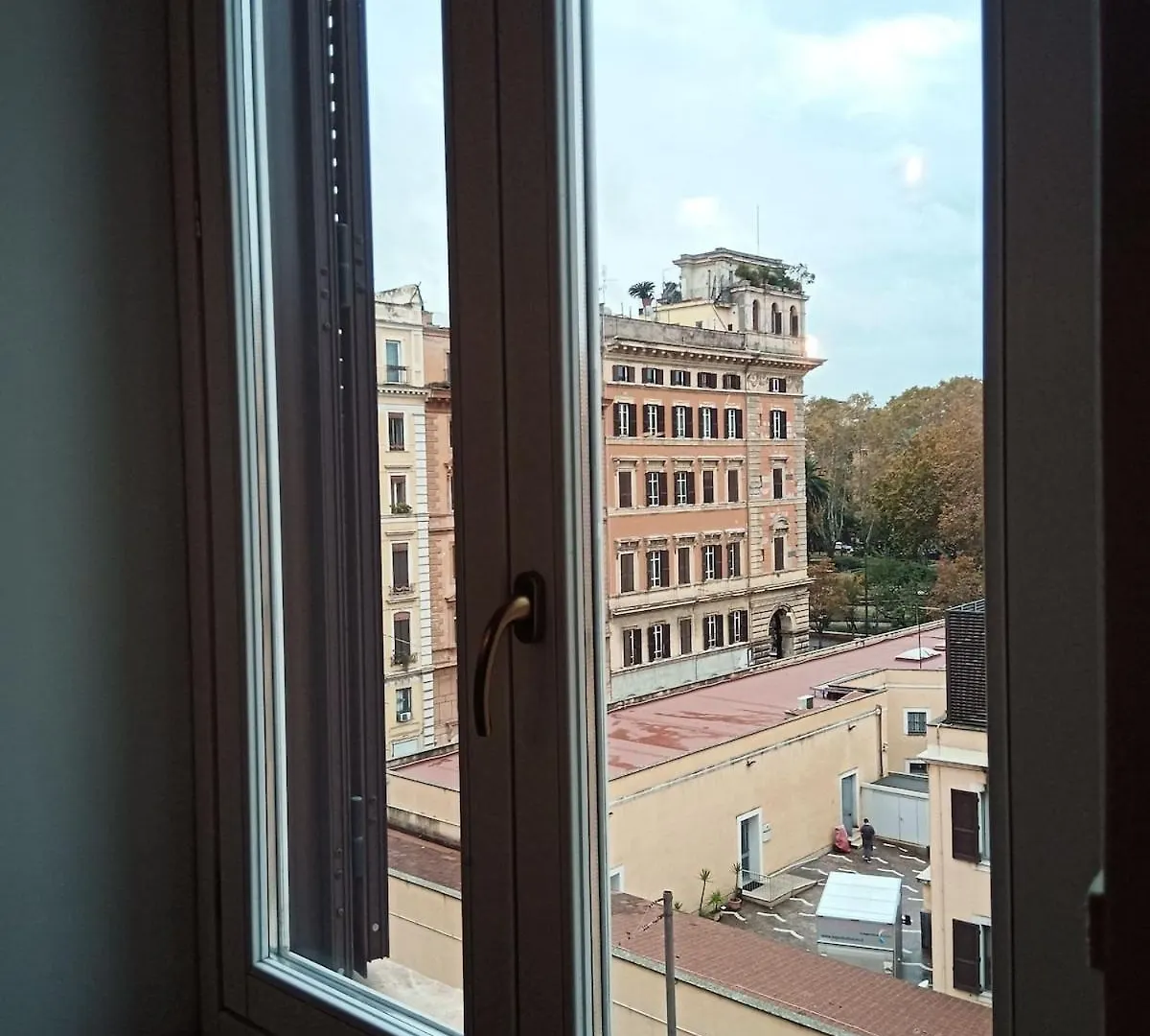 Principe House, Central Rome, 3 Bedroom 2 Bath, Elegant Apartment Full Of Light