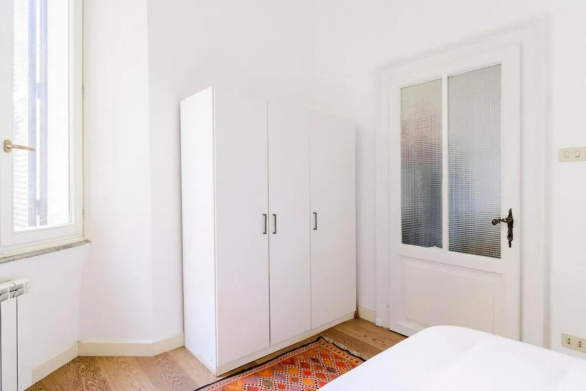 Principe House, Central Rome, 3 Bedroom 2 Bath, Elegant Apartment Full Of Light