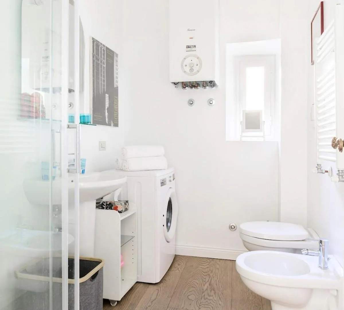 Principe House, Central Rome, 3 Bedroom 2 Bath, Elegant Apartment Full Of Light