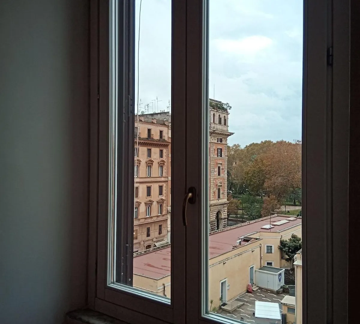 Principe House, Central Rome, 3 Bedroom 2 Bath, Elegant Apartment Full Of Light